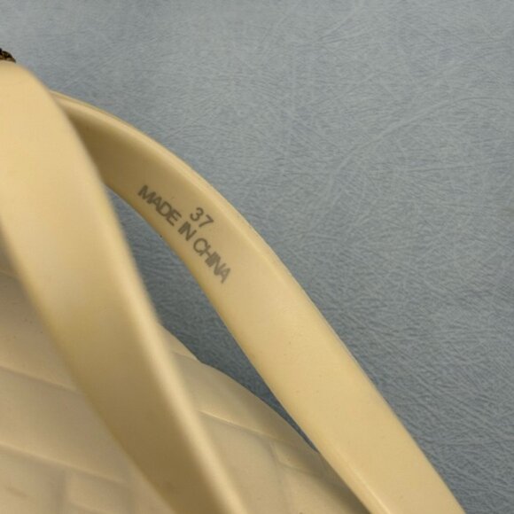 🆕 KURT GEIGER LONDON 🧿 NWOB Kensington Q Flipflop, Bone - Sz EU 37 US 7 - Picture 12 of 14